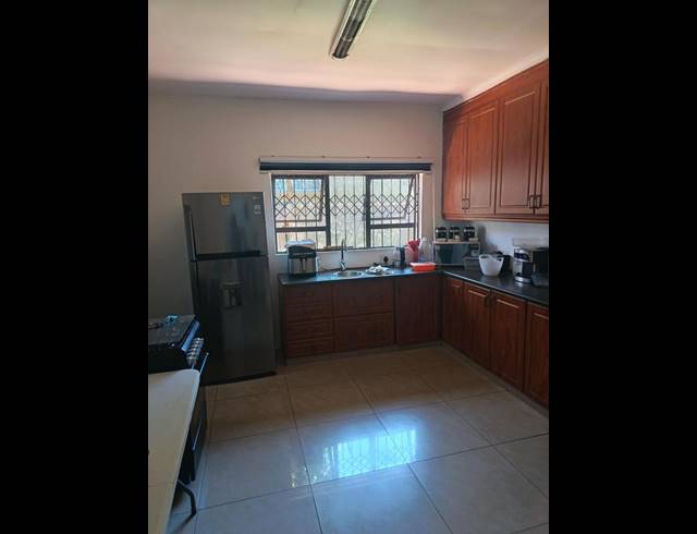 4 BEDROOM PROPERTY TO RENT IN EFFINGHAM HEIGHTS